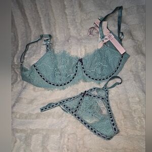 Victoria's Secret Dream Angels Bra and matching Thong Set- 32D, XSMALL
